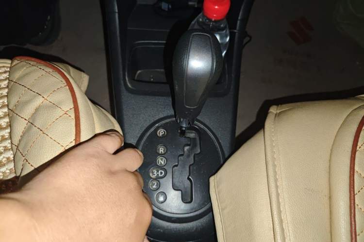 Used Suzuki Alto 2013 1.0L Automatic Luxury Model Gear Lever