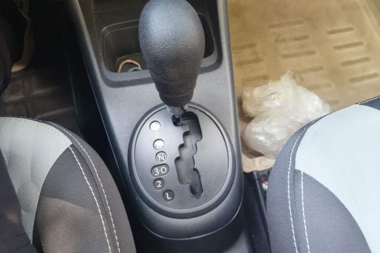 Used Suzuki Alto 2013 1.0L Automatic Luxury Model Gear Lever