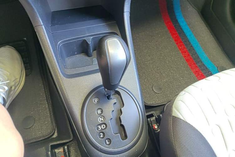 Used Suzuki Alto 2013 1.0L Automatic Luxury Model Gear Lever