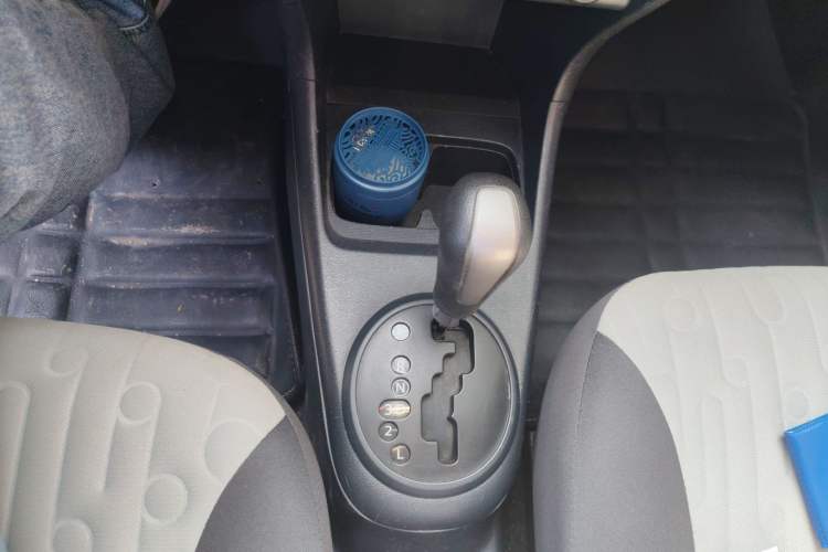 Used Suzuki Alto 2013 1.0L Automatic Luxury Model Gear Lever