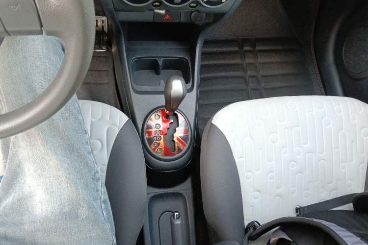 Used Suzuki Alto 2013 1.0L Automatic Luxury Model Gear Lever