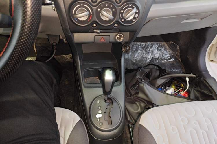 Used Suzuki Alto 2013 1.0L Automatic Luxury Model Gear Lever