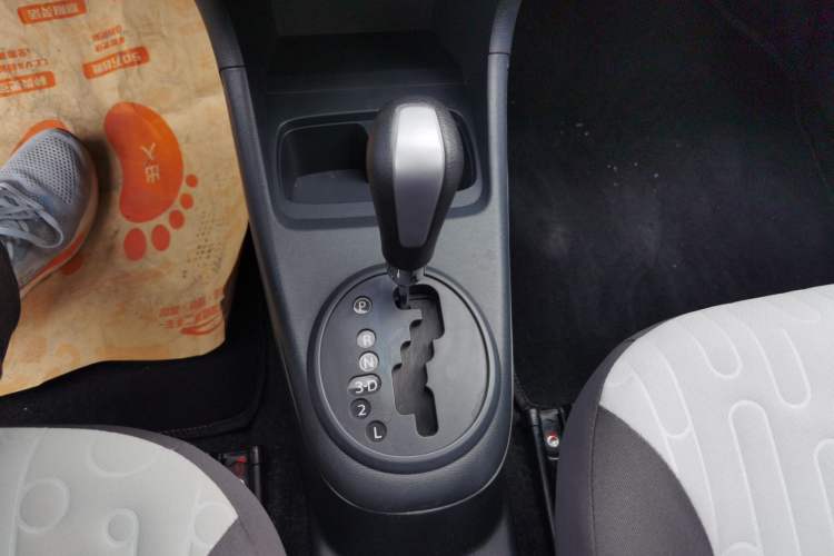 Used Suzuki Alto 2013 1.0L Automatic Luxury Model Gear Lever