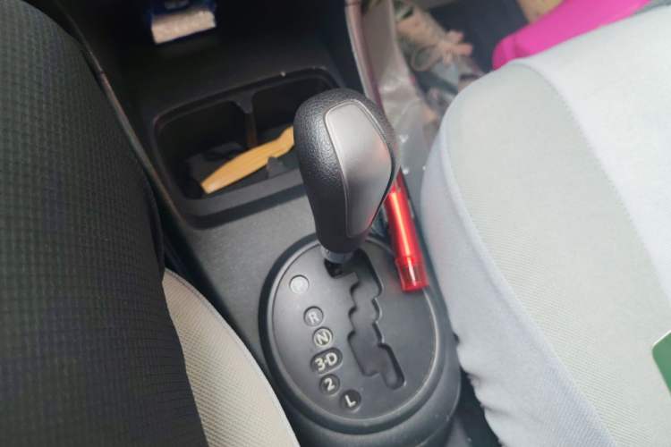 Used Suzuki Alto 2013 1.0L Automatic Luxury Model Gear Lever