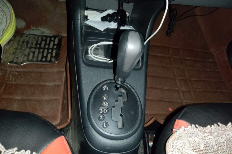 Used Suzuki Alto 2013 1.0L Automatic Luxury Model Gear Lever