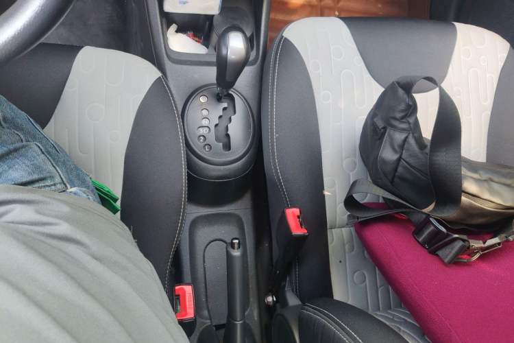 Used Suzuki Alto 2013 1.0L Automatic Luxury Model Gear Lever