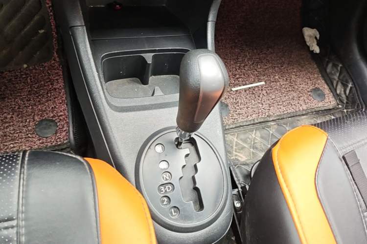 Used Suzuki Alto 2013 1.0L Automatic Luxury Model Gear Lever