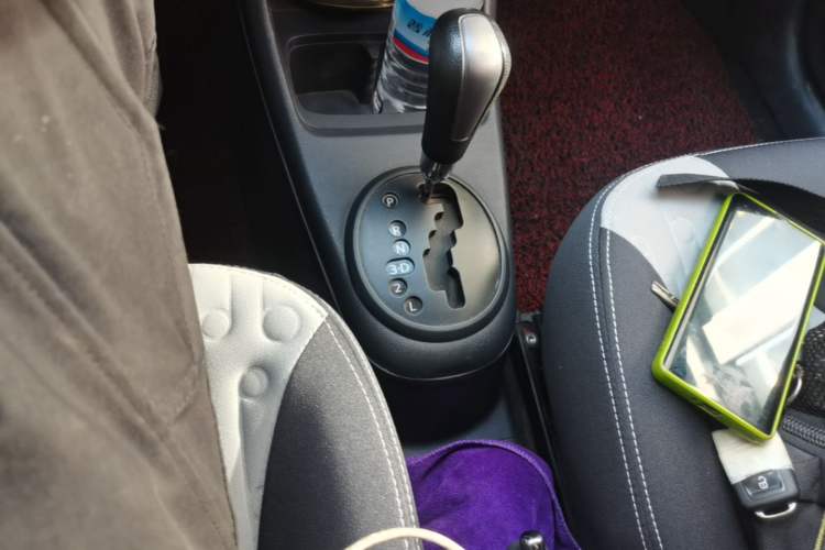 Used Suzuki Alto 2013 1.0L Automatic Luxury Model Gear Lever