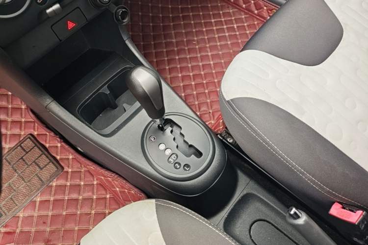 Used Suzuki Alto 2013 1.0L Automatic Luxury Model Gear Lever
