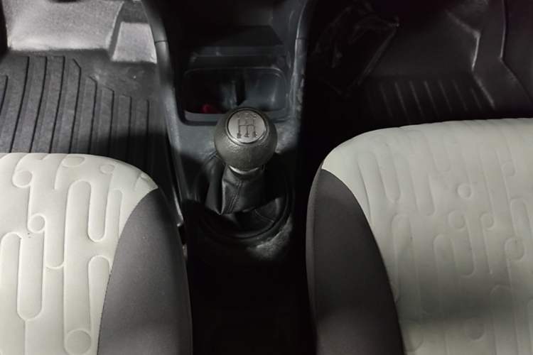 Used Suzuki Alto 2013 Revised Version 1.0L Manual Comfort Edition Gear Lever