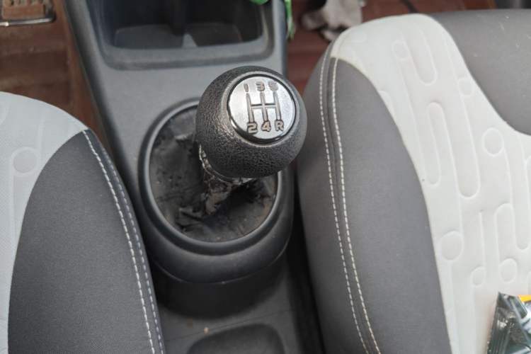Used Suzuki Alto 2013 Revised Version 1.0L Manual Comfort Edition Gear Lever