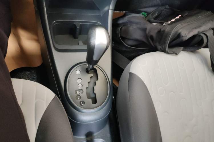 Used Suzuki Alto 2013 1.0L Automatic Luxury Model Gear Lever