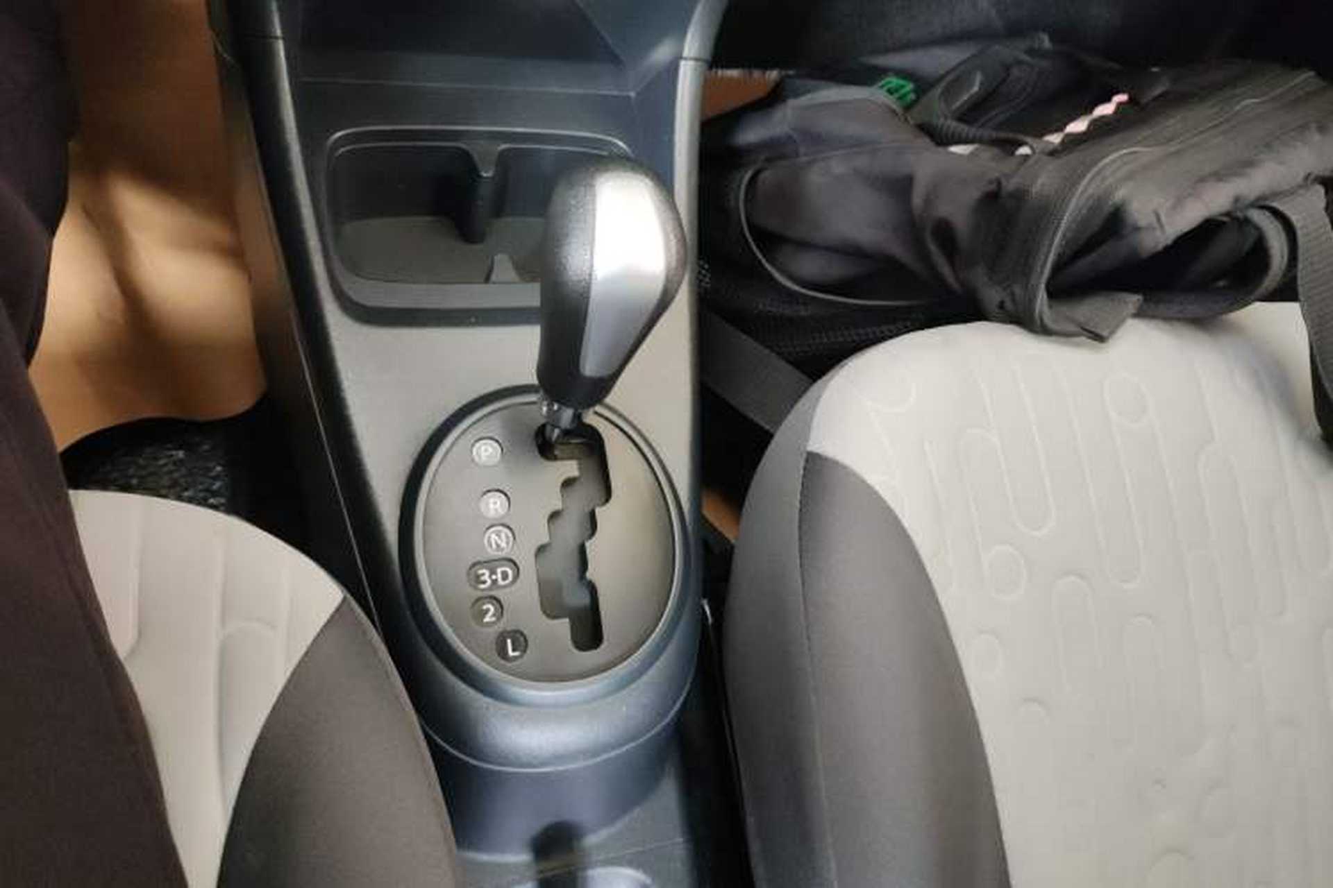 Used Suzuki Alto 2013 1.0L Automatic Luxury Model Gear Lever