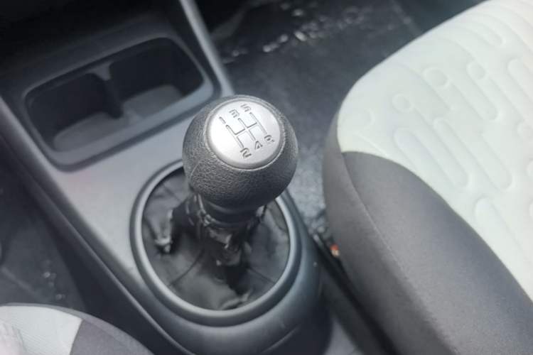 Used Suzuki Alto 2013 Revised Version 1.0L Manual Comfort Edition Gear Lever