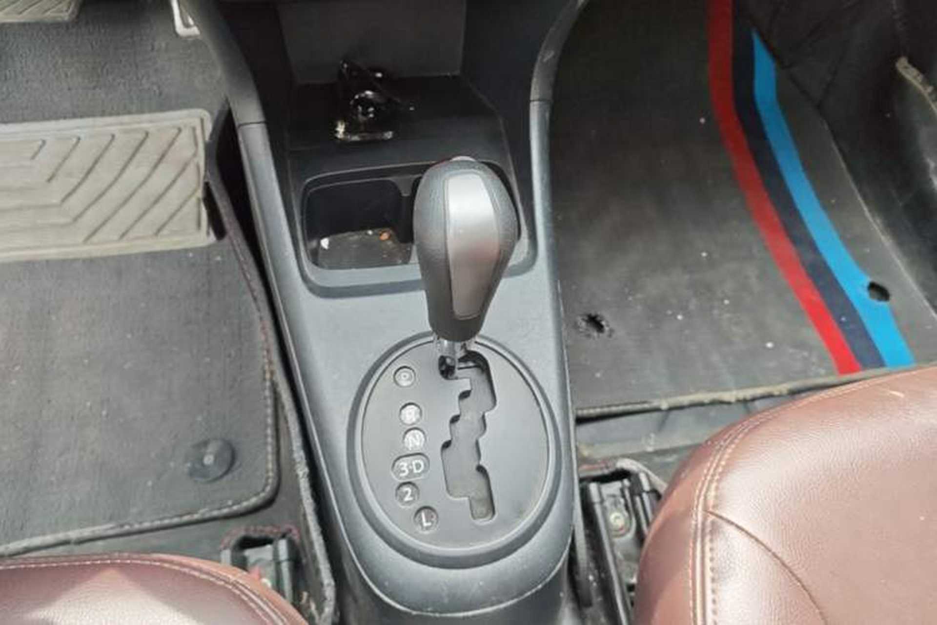 Used Suzuki Alto 2013 1.0L Automatic Luxury Model Gear Lever