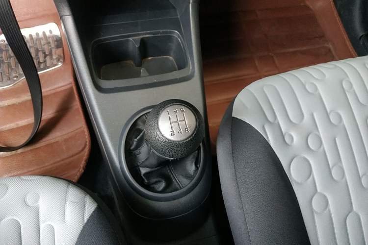 Used Suzuki Alto 2013 Revised Version 1.0L Manual Comfort Edition Gear Lever