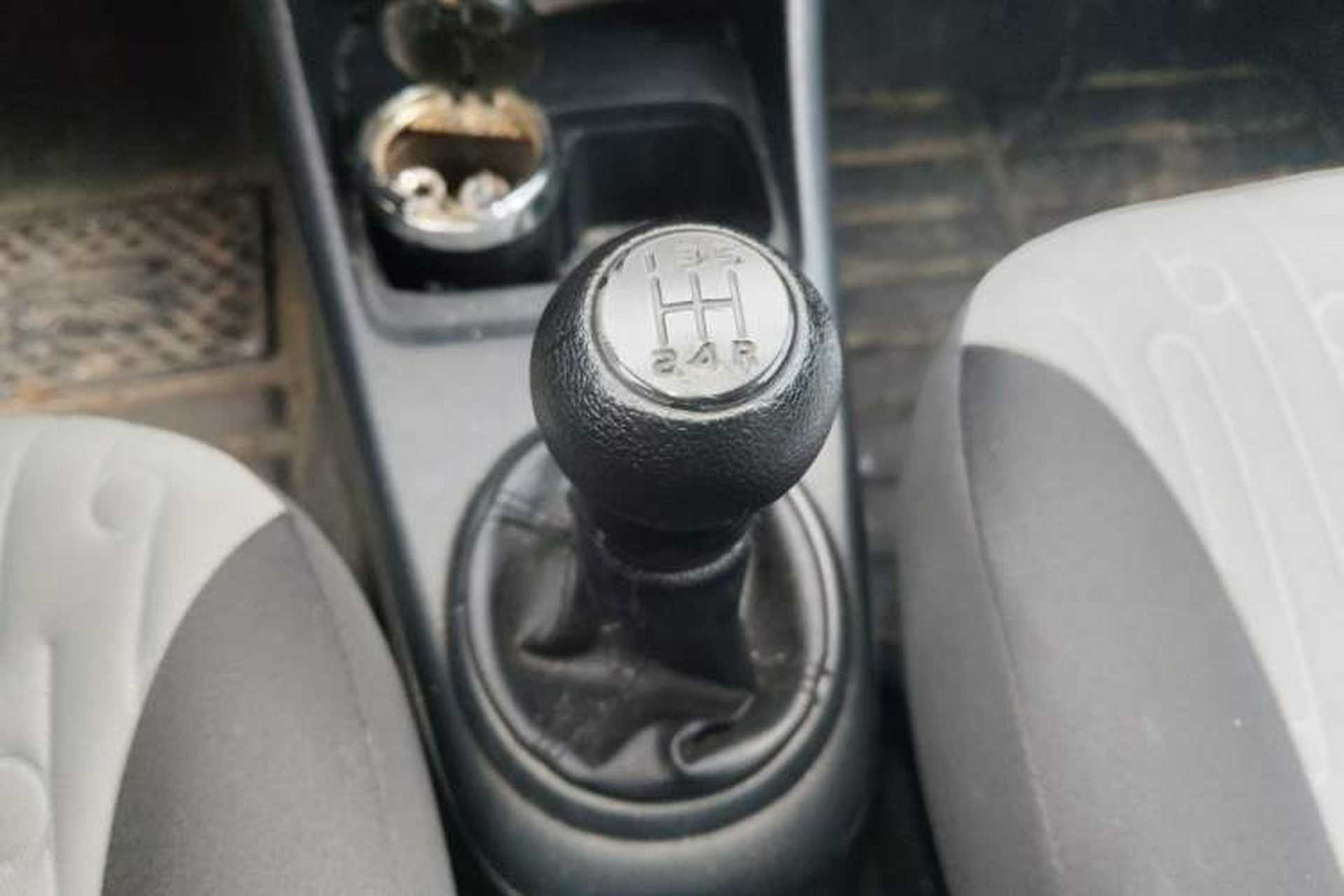 Used Suzuki Alto 2013 1.0L Manual Luxury Model Gear Lever