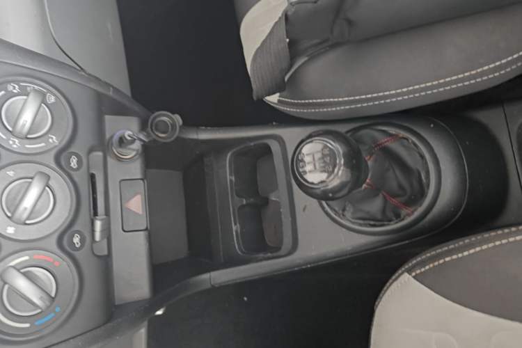 Used Suzuki Alto 2013 Revised Version 1.0L Manual Comfort Edition Gear Lever