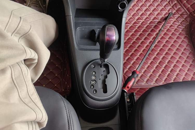 Used Suzuki Alto 2013 1.0L Automatic Luxury Model Gear Lever