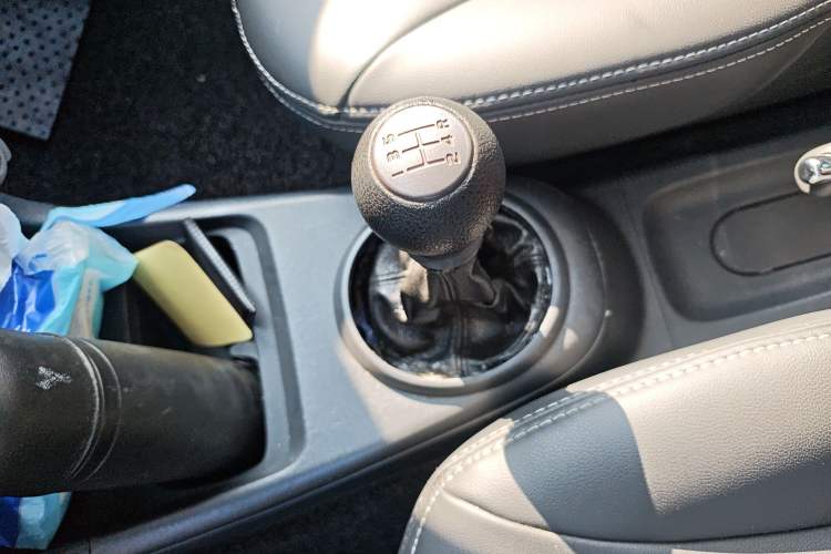 Used Suzuki Alto 2013 Revised Version 1.0L Manual Comfort Edition Gear Lever