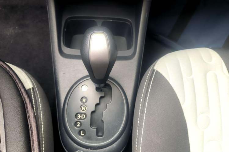 Used Suzuki Alto 2013 1.0L Automatic Luxury Model Gear Lever