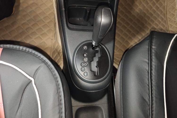 Used Suzuki Alto 2013 1.0L Automatic Luxury Model Gear Lever