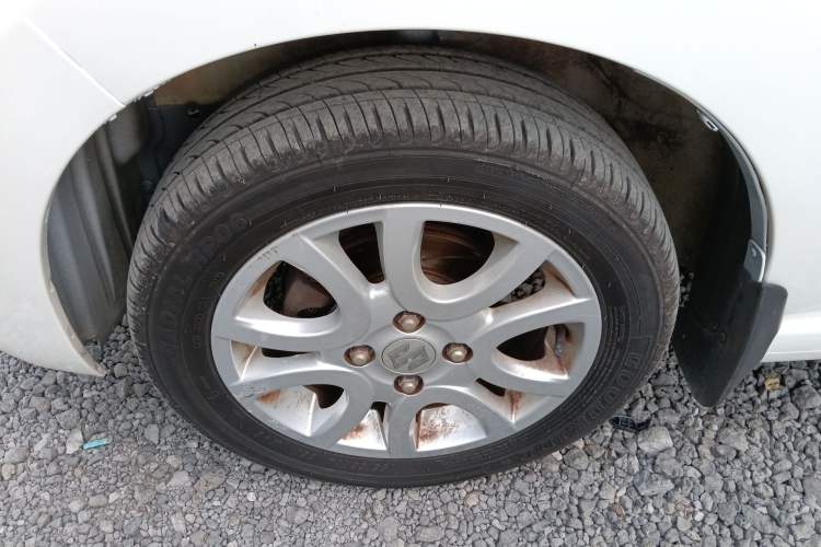 Used Suzuki Alto 2013 1.0L Automatic Luxury Model Left Front Wheel Hub