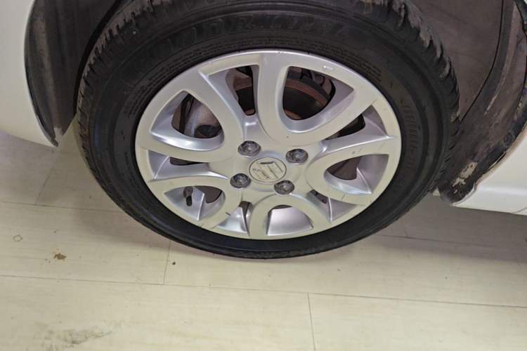 Used Suzuki Alto 2013 1.0L Automatic Luxury Model Left Front Wheel Hub