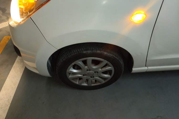 Used Suzuki Alto 2013 1.0L Automatic Luxury Model Left Front Wheel Hub