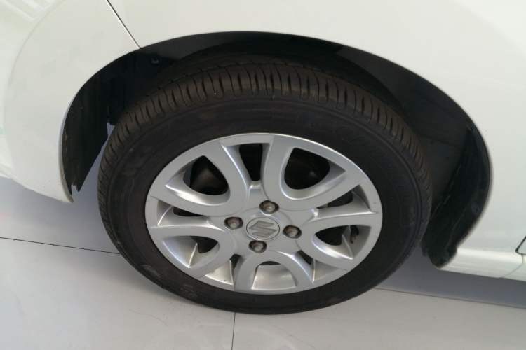 Used Suzuki Alto 2013 1.0L Automatic Luxury Model Left Front Wheel Hub