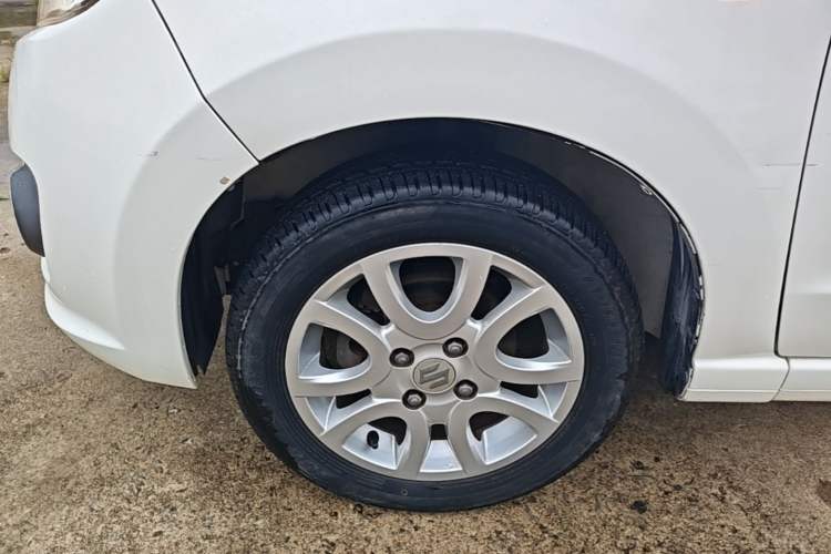 Used Suzuki Alto 2013 1.0L Automatic Luxury Model Left Front Wheel Hub