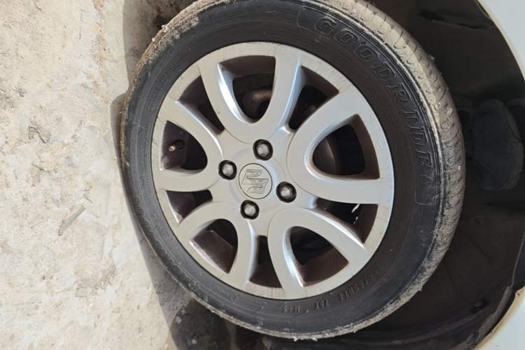 Used Suzuki Alto 2013 1.0L Automatic Luxury Model Left Front Wheel Hub