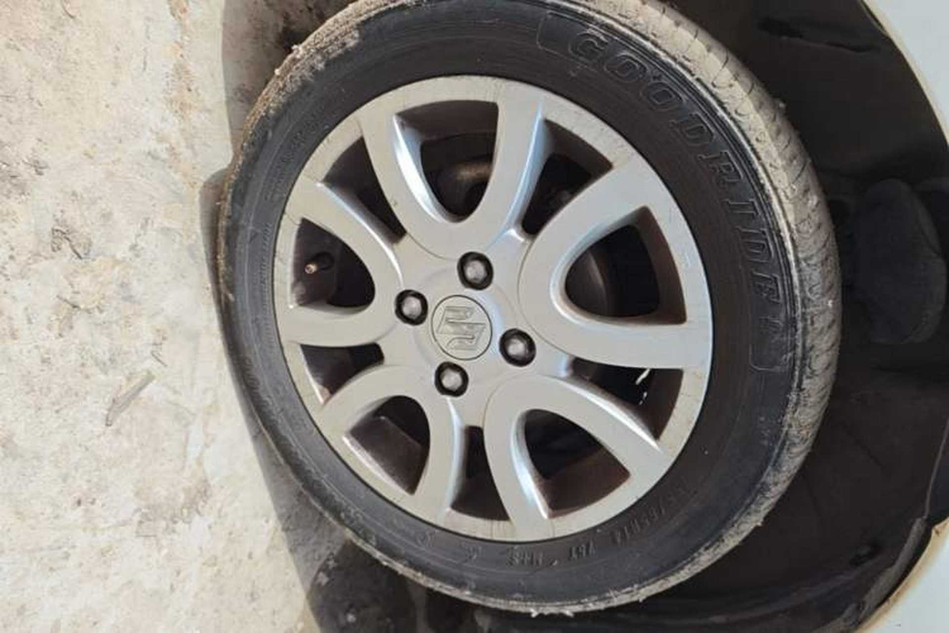 Used Suzuki Alto 2013 1.0L Automatic Luxury Model Left Front Wheel Hub