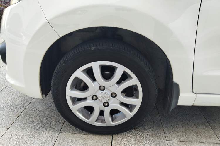 Used Suzuki Alto 2013 1.0L Automatic Luxury Model Left Front Wheel Hub