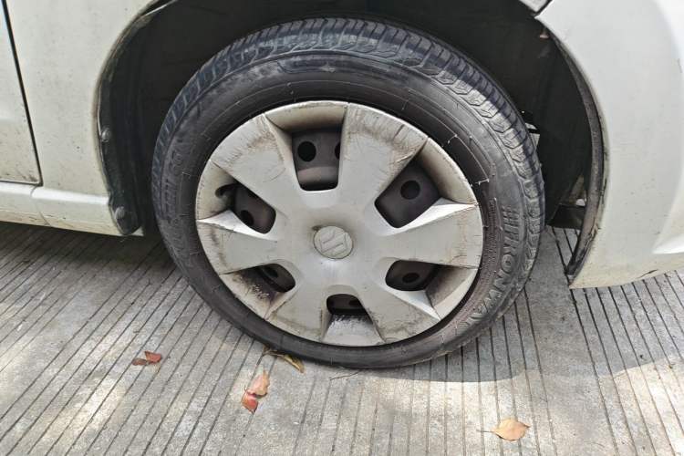 Used Suzuki Alto 2013 Revised Version 1.0L Manual Comfort Edition Right Front Wheel Hub