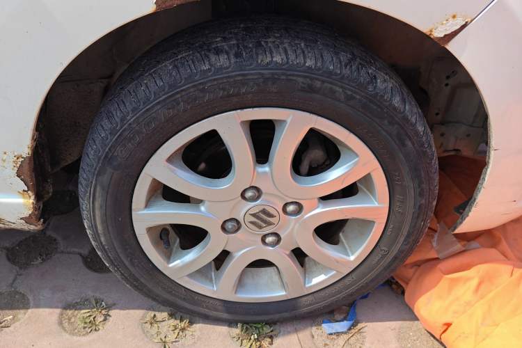 Used Suzuki Alto 2013 1.0L Manual Luxury Model Right Front Wheel Hub