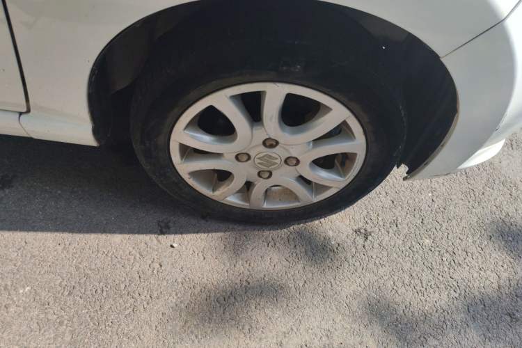 Used Suzuki Alto 2013 1.0L Automatic Luxury Model Right Front Wheel Hub