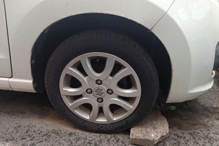 Used Suzuki Alto 2013 1.0L Manual Luxury Model Right Front Wheel Hub