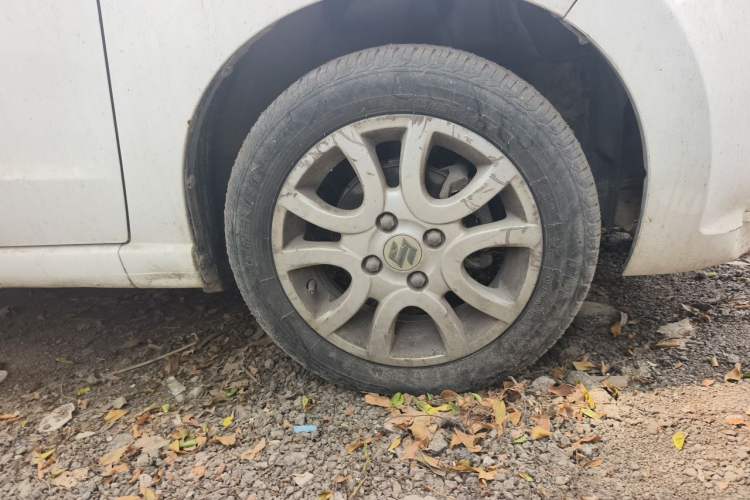 Used Suzuki Alto 2013 1.0L Manual Luxury Model Right Front Wheel Hub