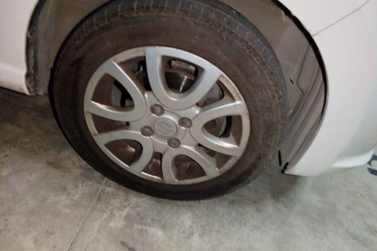 Used Suzuki Alto 2013 1.0L Automatic Luxury Model Right Front Wheel Hub