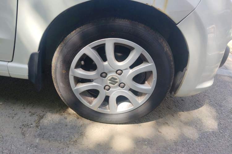 Used Suzuki Alto 2013 1.0L Automatic Luxury Model Right Front Wheel Hub