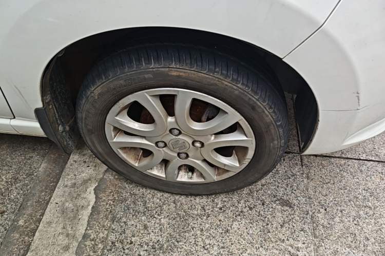 Used Suzuki Alto 2013 1.0L Automatic Luxury Model Right Front Wheel Hub