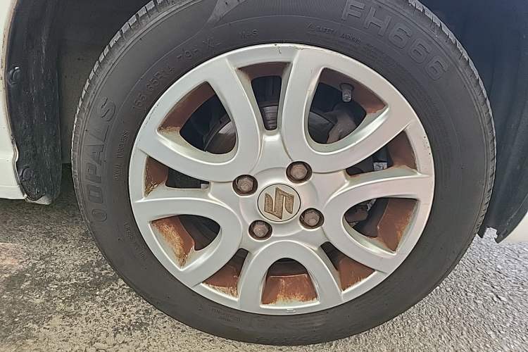 Used Suzuki Alto 2013 1.0L Automatic Luxury Model Right Front Wheel Hub