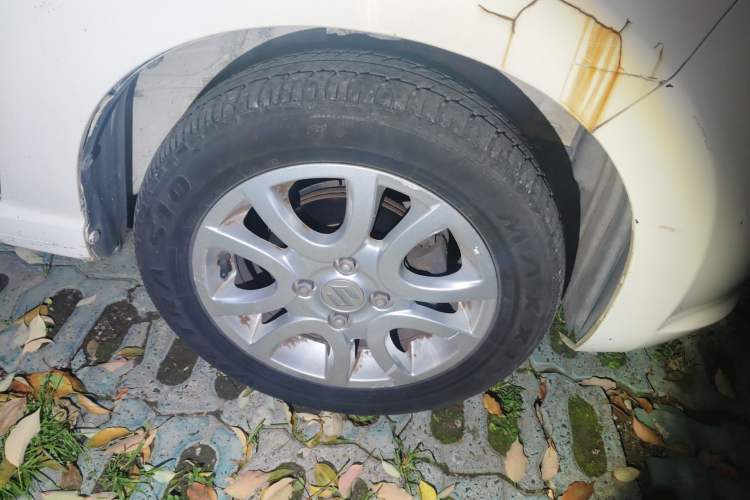 Used Suzuki Alto 2013 1.0L Manual Luxury Model Right Front Wheel Hub
