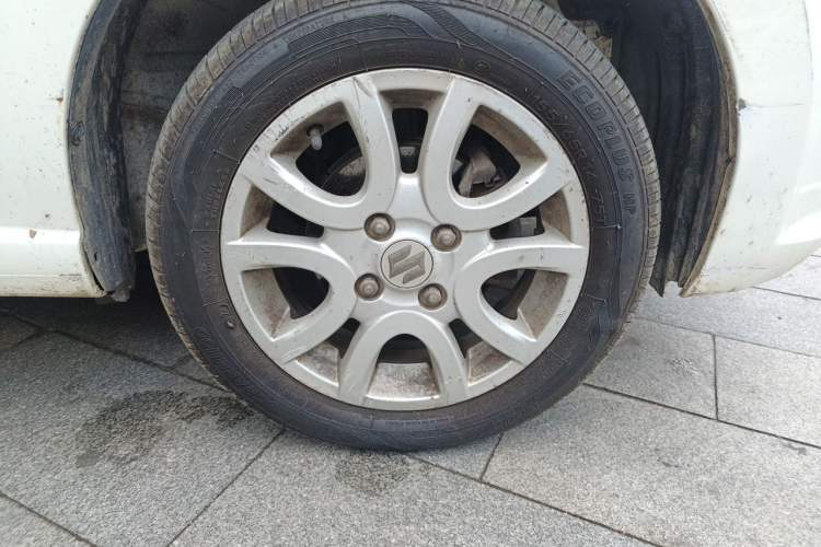 Used Suzuki Alto 2013 1.0L Automatic Luxury Model Right Front Wheel Hub