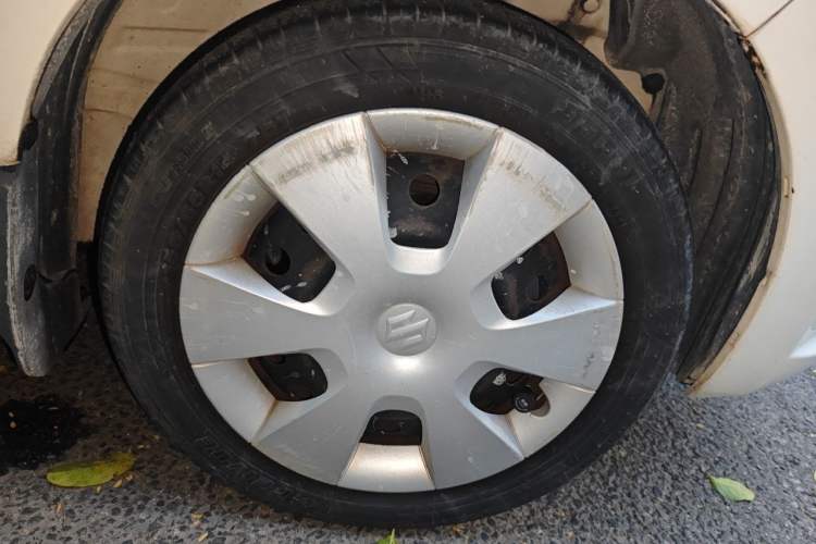 Used Suzuki Alto 2013 Revised Version 1.0L Manual Comfort Edition Right Front Wheel Hub
