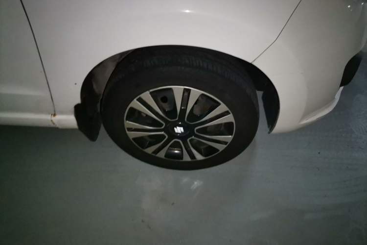 Used Suzuki Alto 2013 Revised Version 1.0L Manual Comfort Edition Right Front Wheel Hub