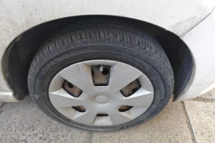 Used Suzuki Alto 2013 1.0L Manual Utility Model Right Front Wheel Hub