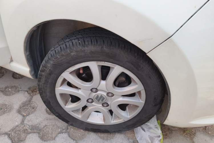 Used Suzuki Alto 2013 1.0L Manual Luxury Model Right Front Wheel Hub