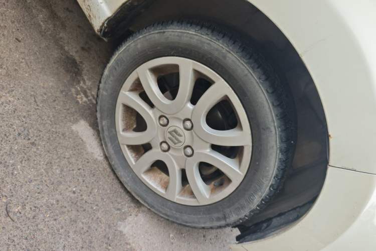 Used Suzuki Alto 2013 1.0L Manual Luxury Model Right Front Wheel Hub